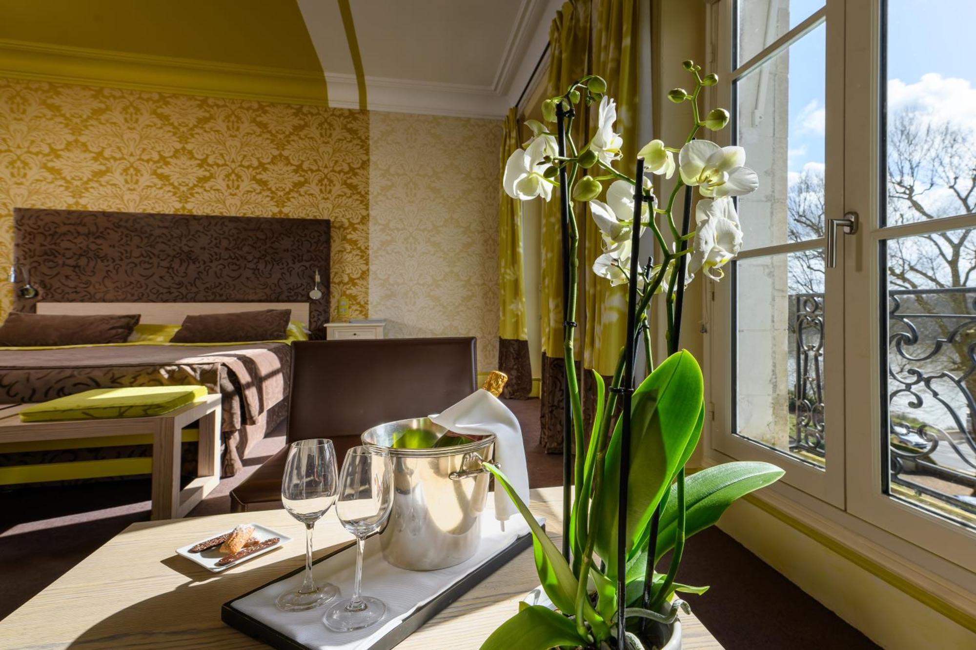 Hotel Les Hautes Roches Rochecorbon Buitenkant foto